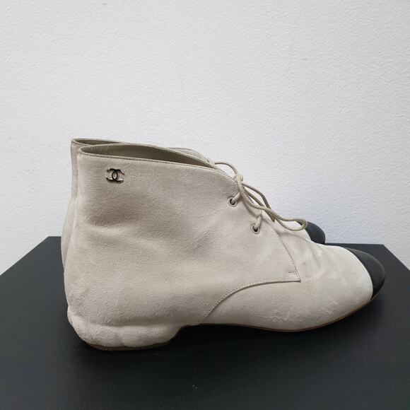 CHANEL Off-white Suede Black Cap-toe Ankle Lace Up Booties Sz.39 - Picture 1 of 13